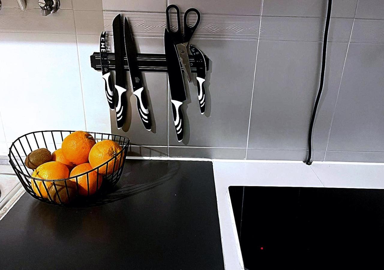 Rooms 10 Mins Walk From Train Station! Agualva-Cacem Exterior foto