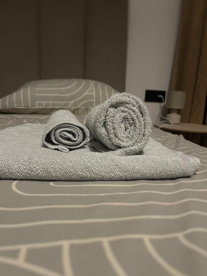 Rooms 10 Mins Walk From Train Station! Agualva-Cacem Exterior foto