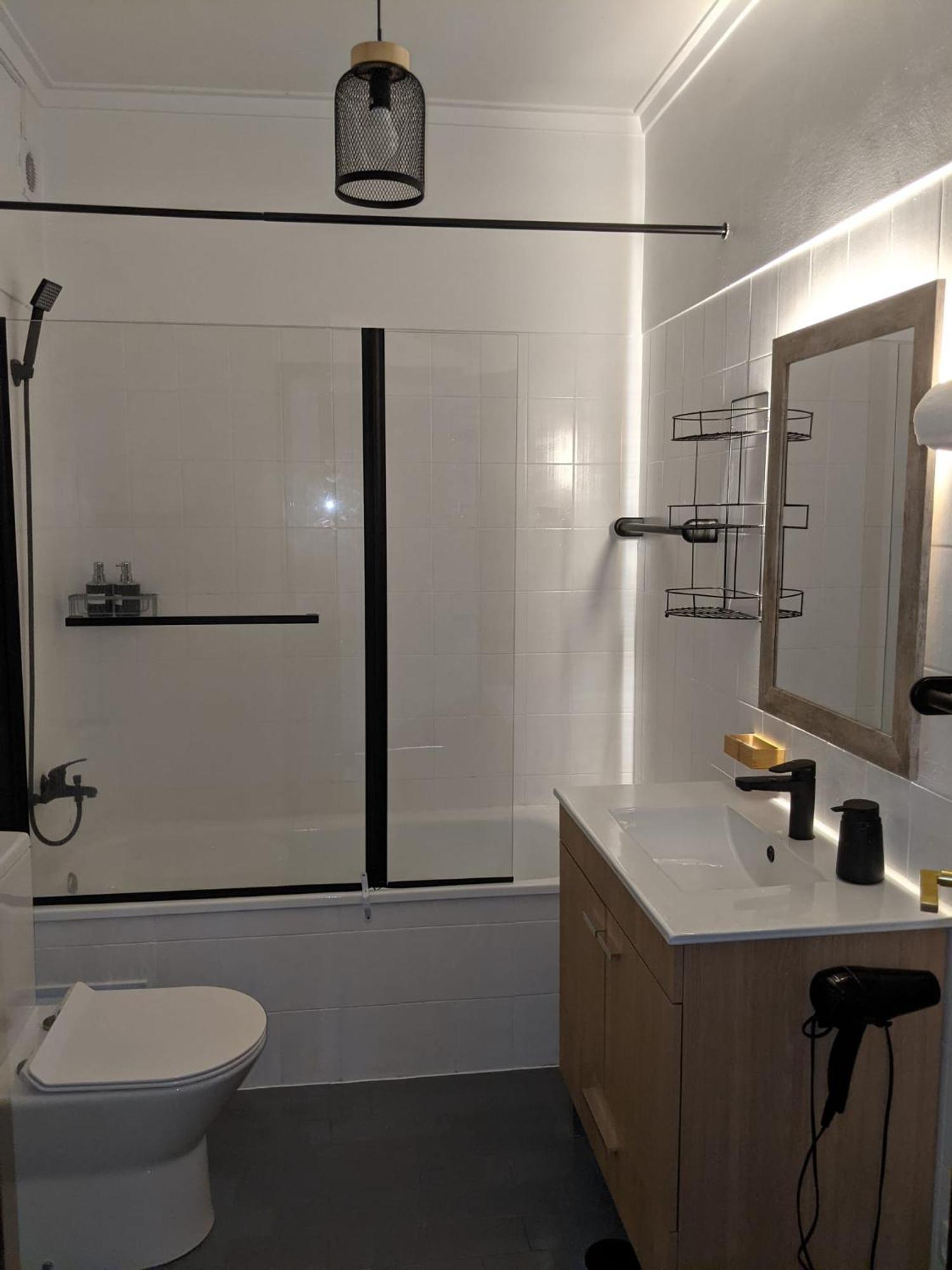 Rooms 10 Mins Walk From Train Station! Agualva-Cacem Exterior foto