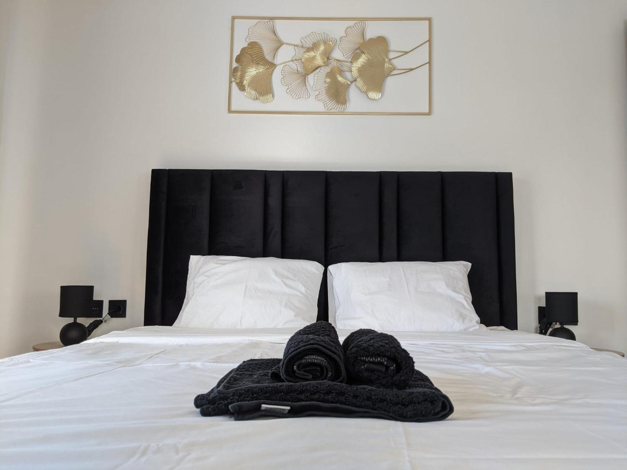 Rooms 10 Mins Walk From Train Station! Agualva-Cacem Exterior foto