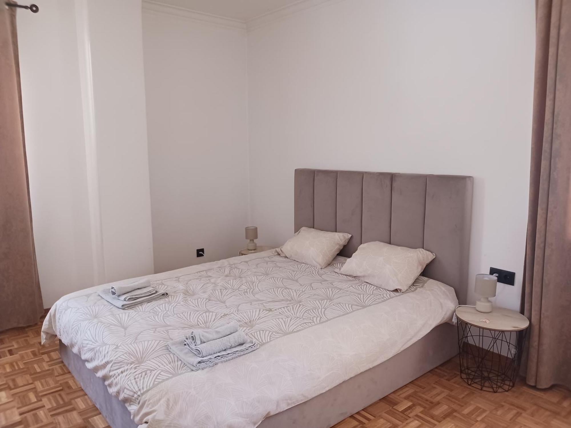 Rooms 10 Mins Walk From Train Station! Agualva-Cacem Exterior foto