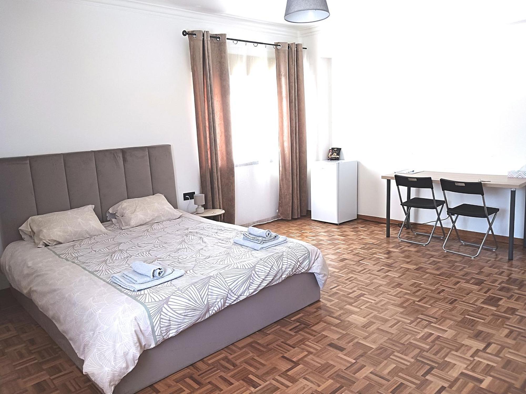 Rooms 10 Mins Walk From Train Station! Agualva-Cacem Exterior foto