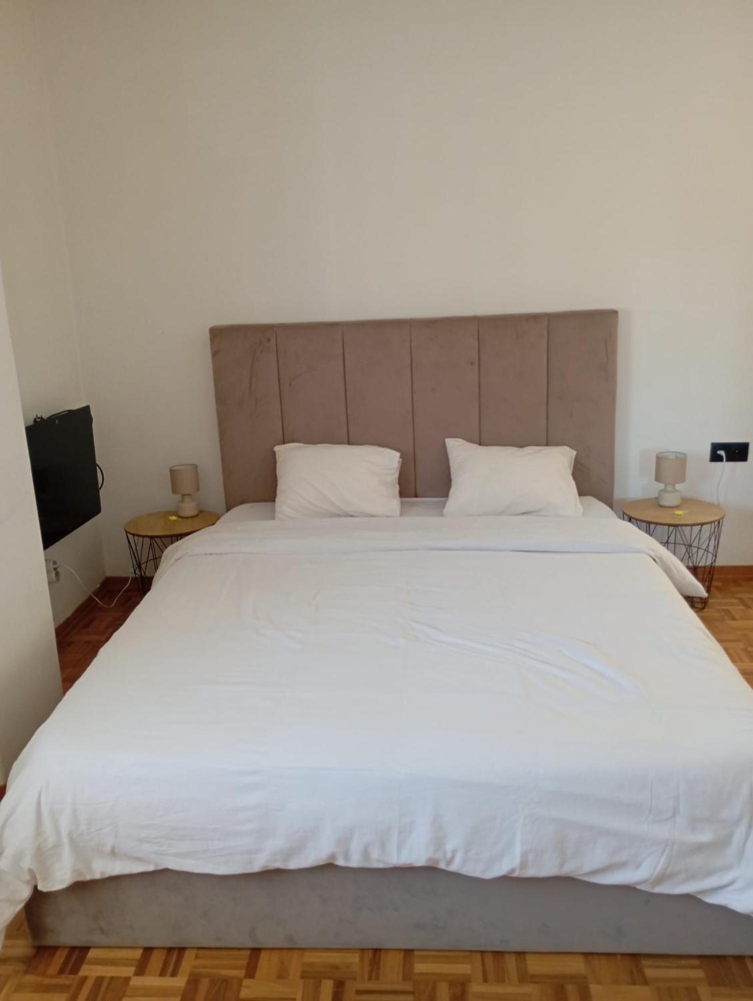 Rooms 10 Mins Walk From Train Station! Agualva-Cacem Exterior foto