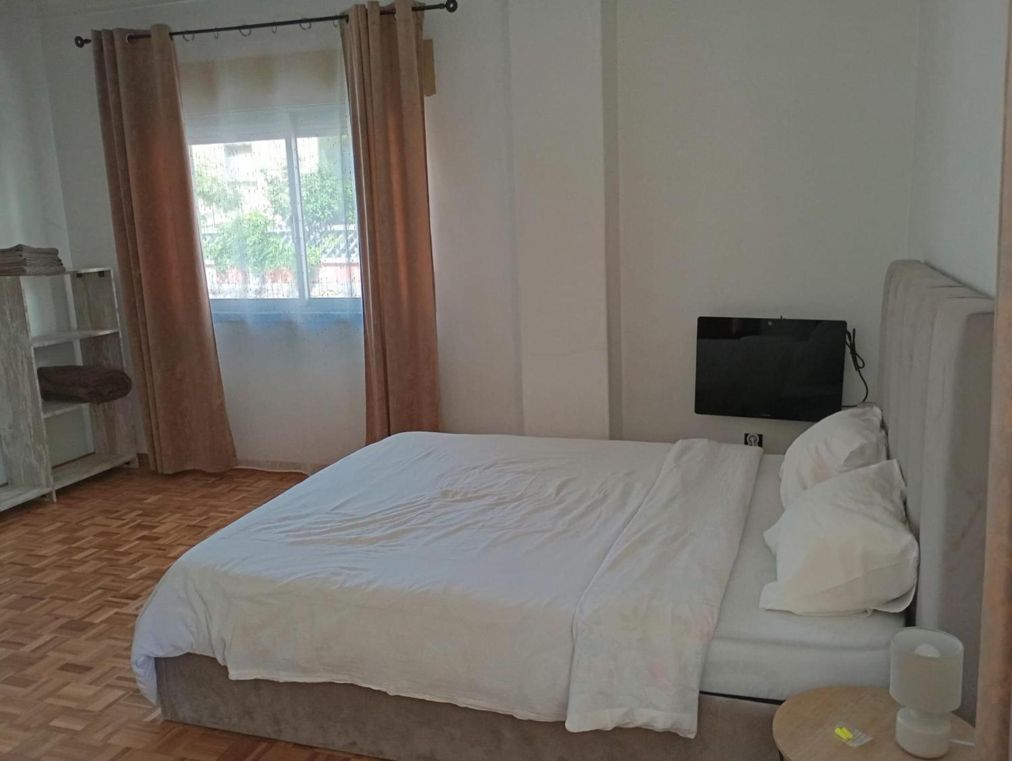 Rooms 10 Mins Walk From Train Station! Agualva-Cacem Exterior foto